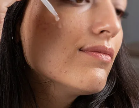 سرم صورت: محصولی پرکاربرد برای رفع مشکلات پوستی
