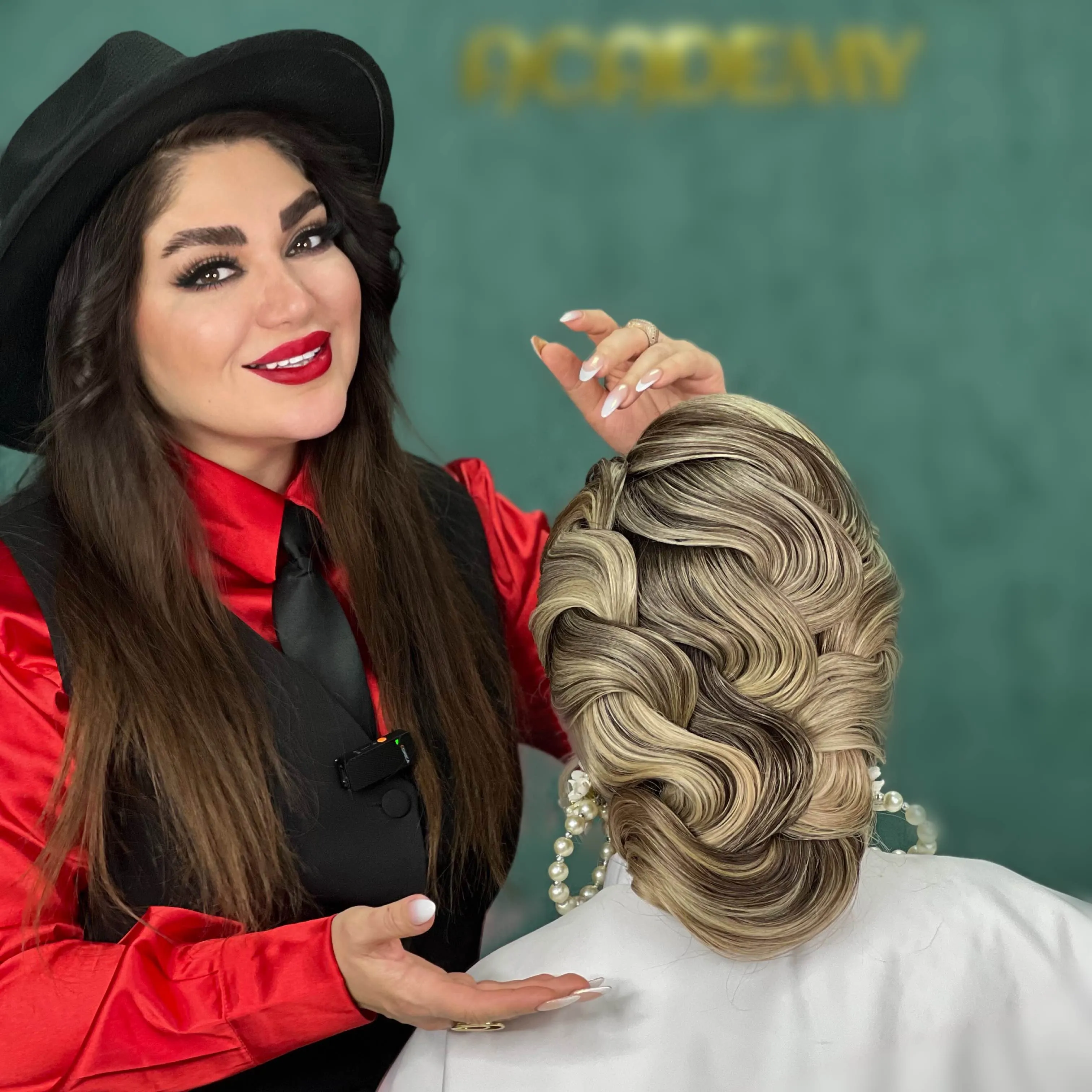 سالن زیبایی و آکادمی  ندا ذوالفقاری 
