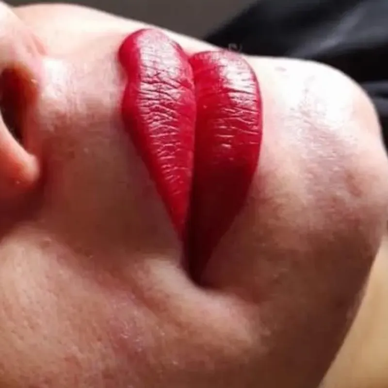 کاشت دائم رژ لب