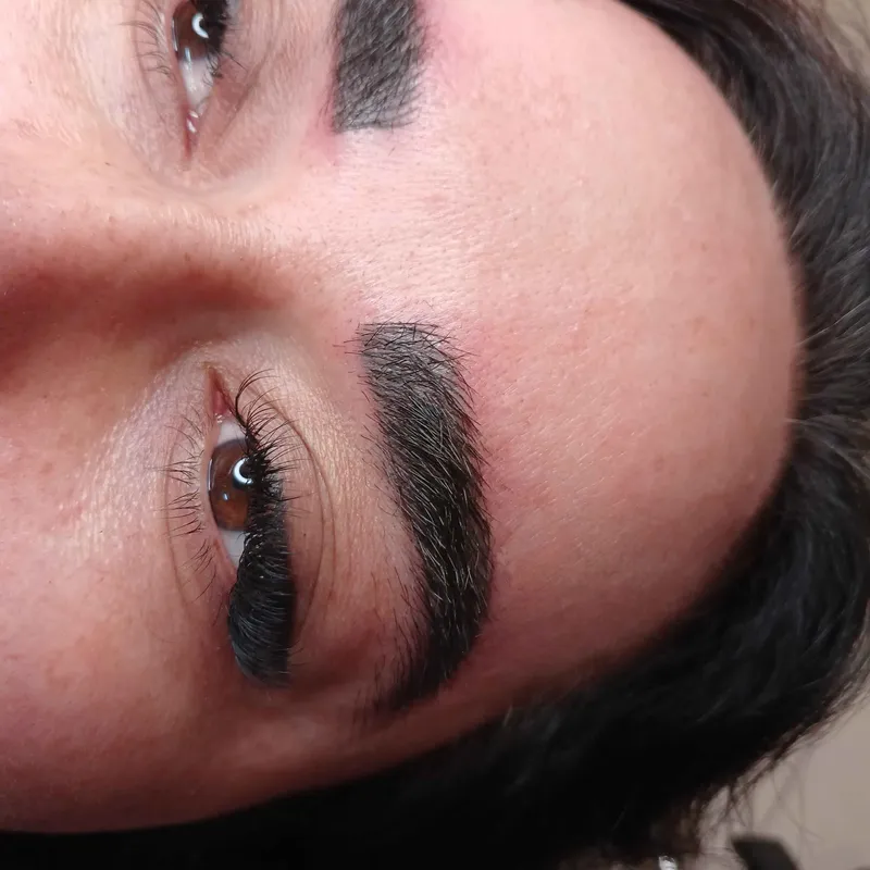 ارائه کلیه خدمات زیبایی 