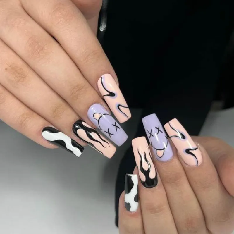 اموزش و خدمات کاشت ناخن  و اکستنسن مژه