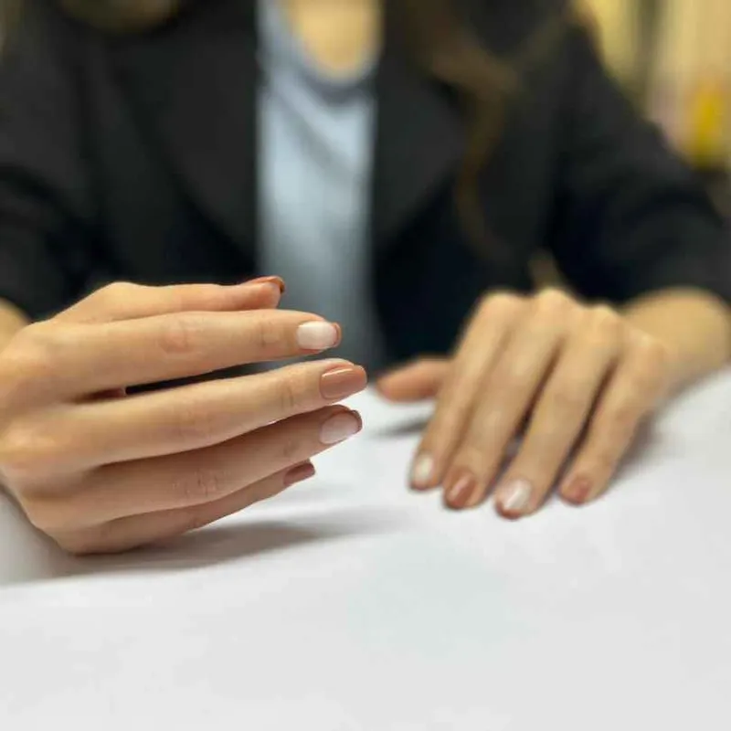 ژلیش و مانیکور ناخن طبیعی