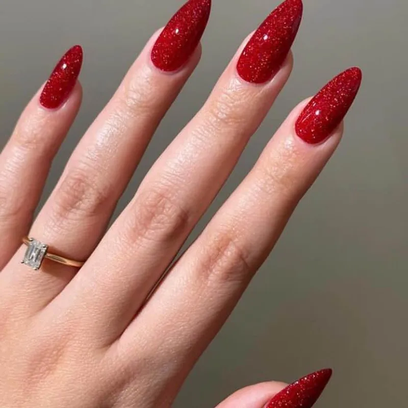 کاشت وترمیم ناخن 