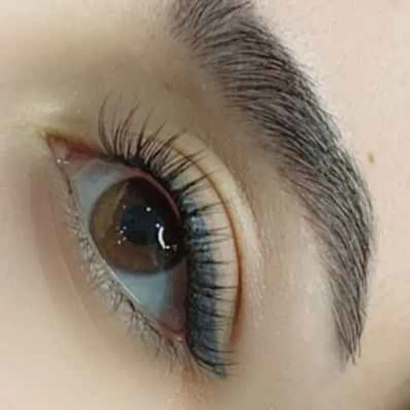 کاشت مژه موقت