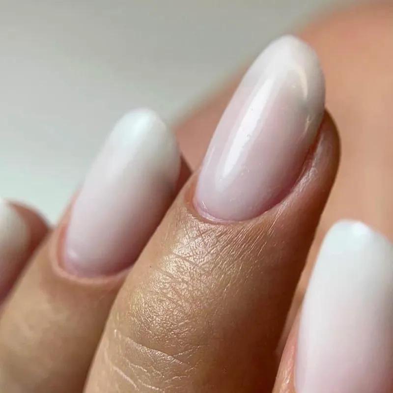 خدمات کاشت و طراحی ناخن