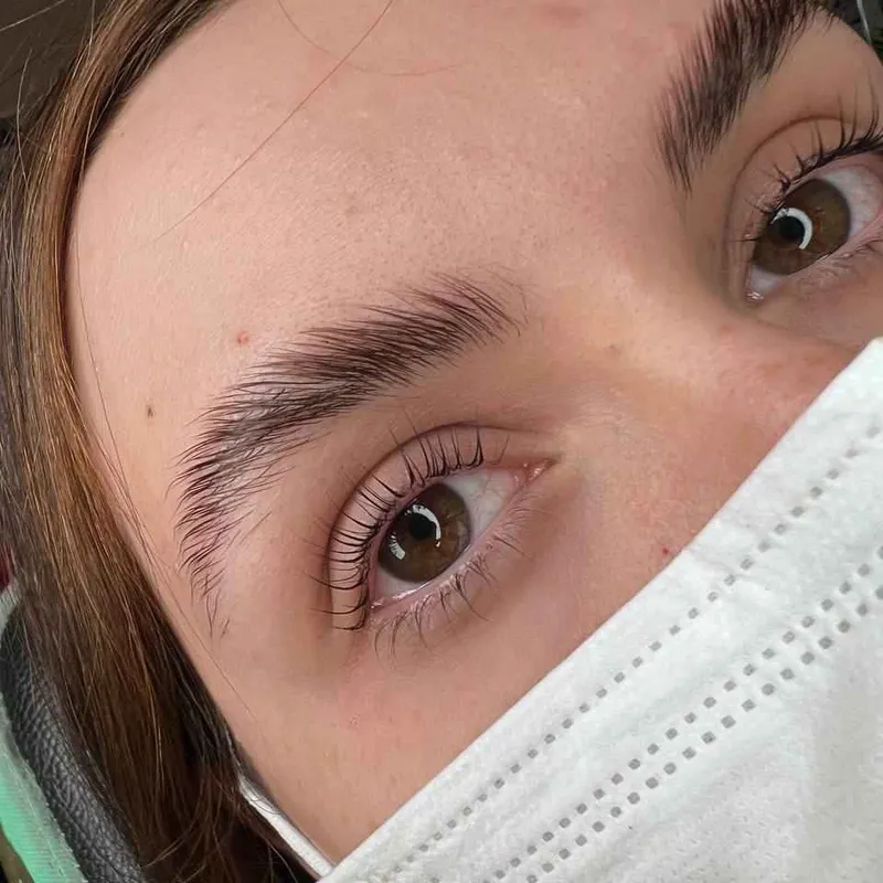 لیفت مژه و ابرو 