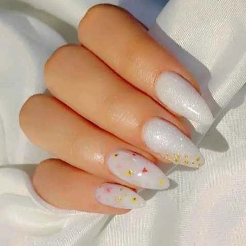 کاشت ناخن عروس