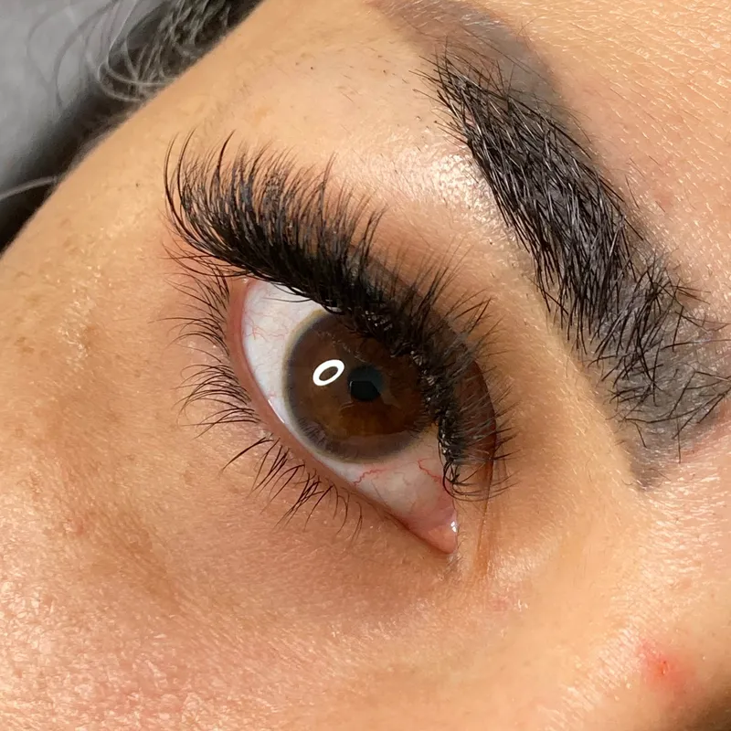 کاشت مژه دائم