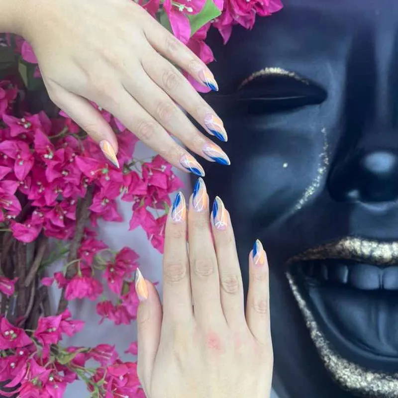 ترمیم ناخن و ژلیش و طراحی