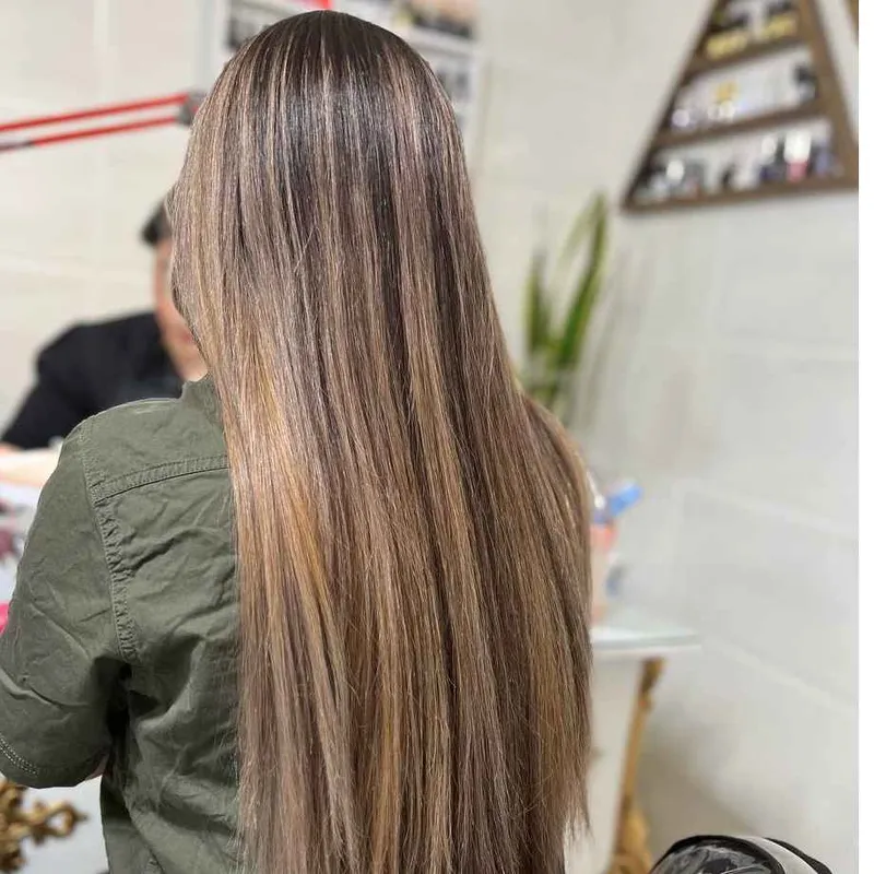 کلیه خدمات رنگ و لایت صافی و احیا مو