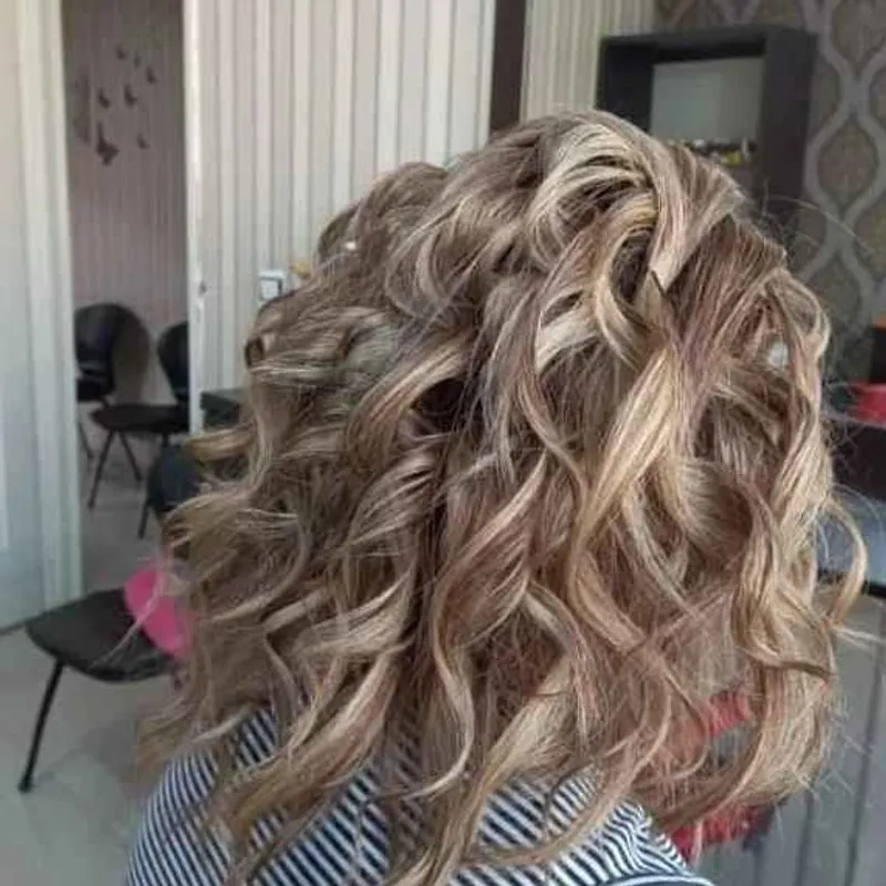 لایت پر روی زمینه مو