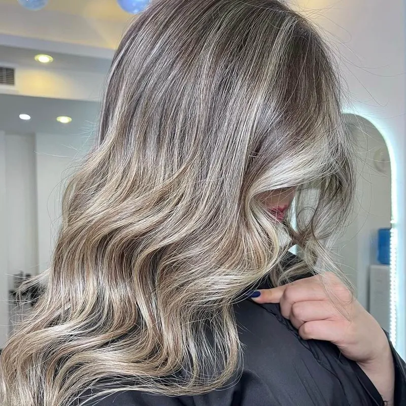 میکاپ ارتیست و کالریست تخصصی 