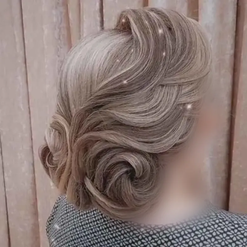 شنیون با موی کمحجم