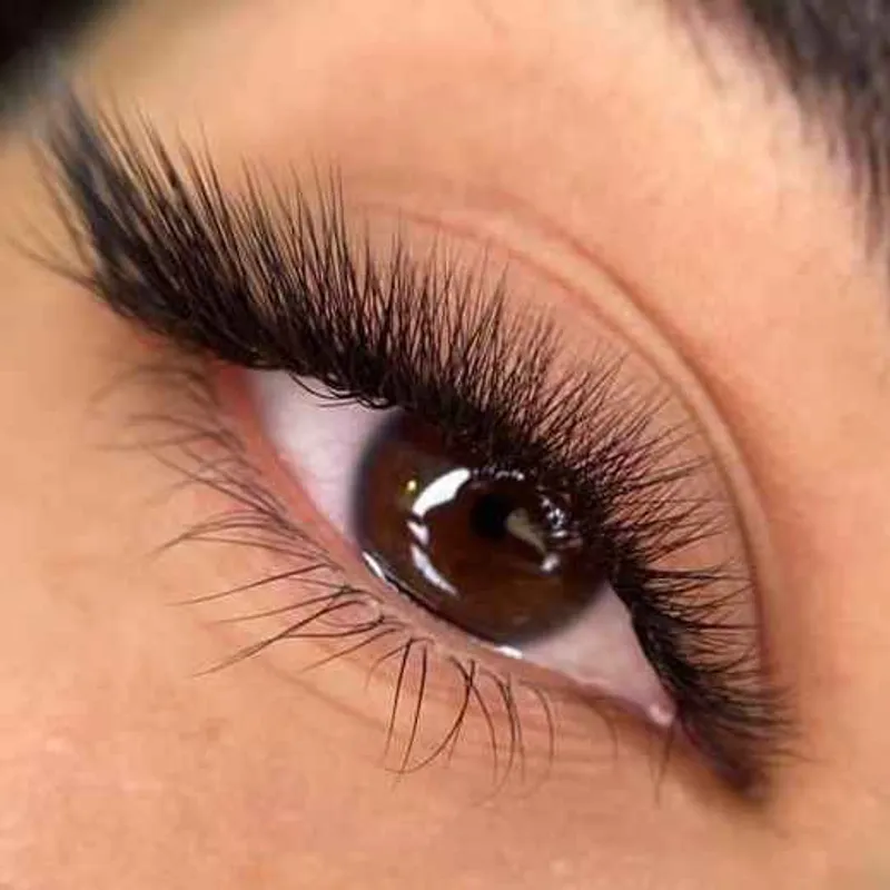 کاشت مژه -کاشت ناخن-تمامی خدمات زیبایی پذیرفته میشود