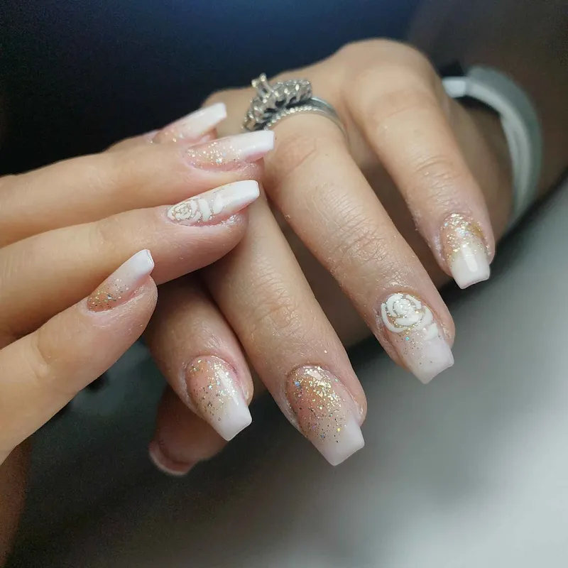 کاشت ناخن ودیزاین 