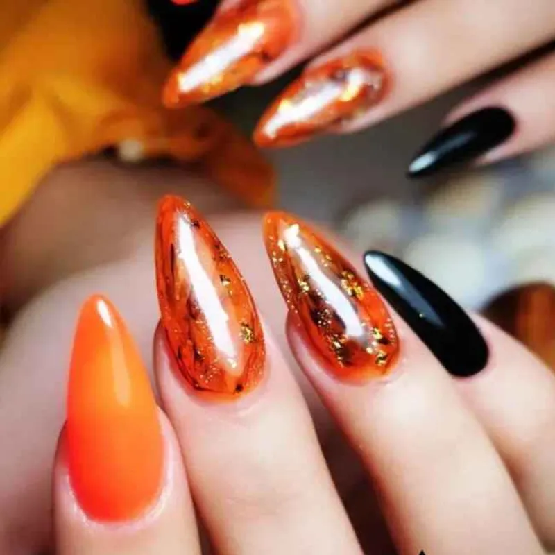 کاشت و طراحی ناخن