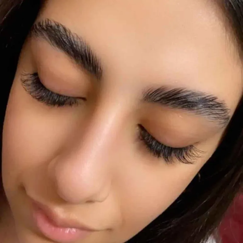 کاشت مژه و لیفت ابرو