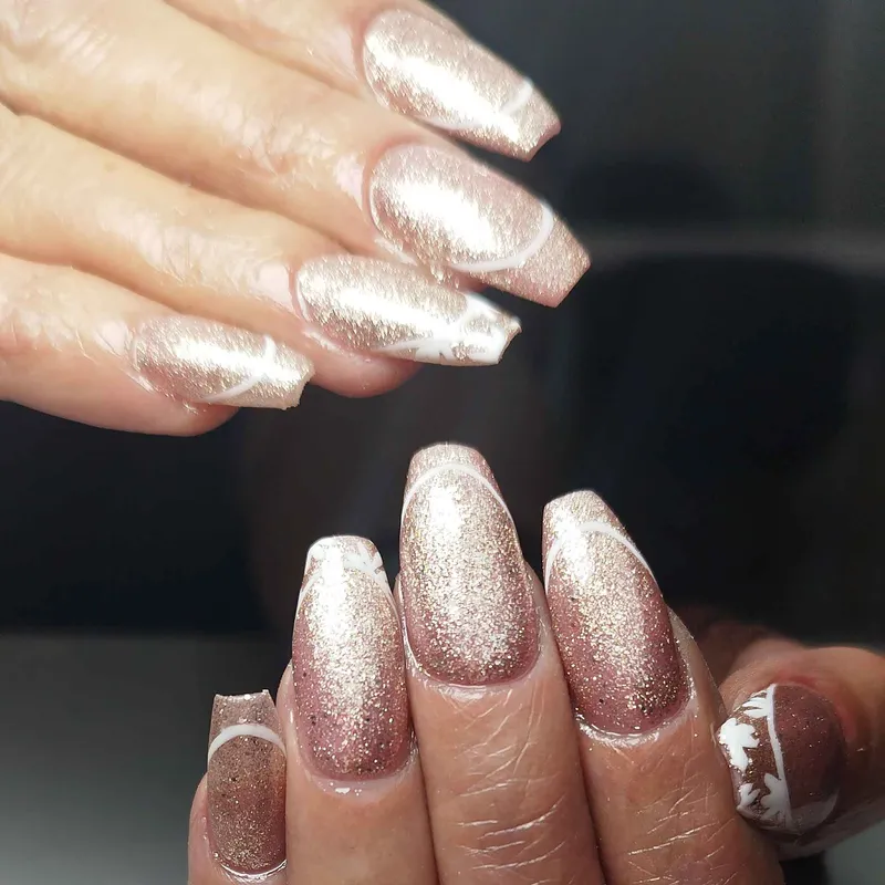 کاشت ناخن ودیزاین 