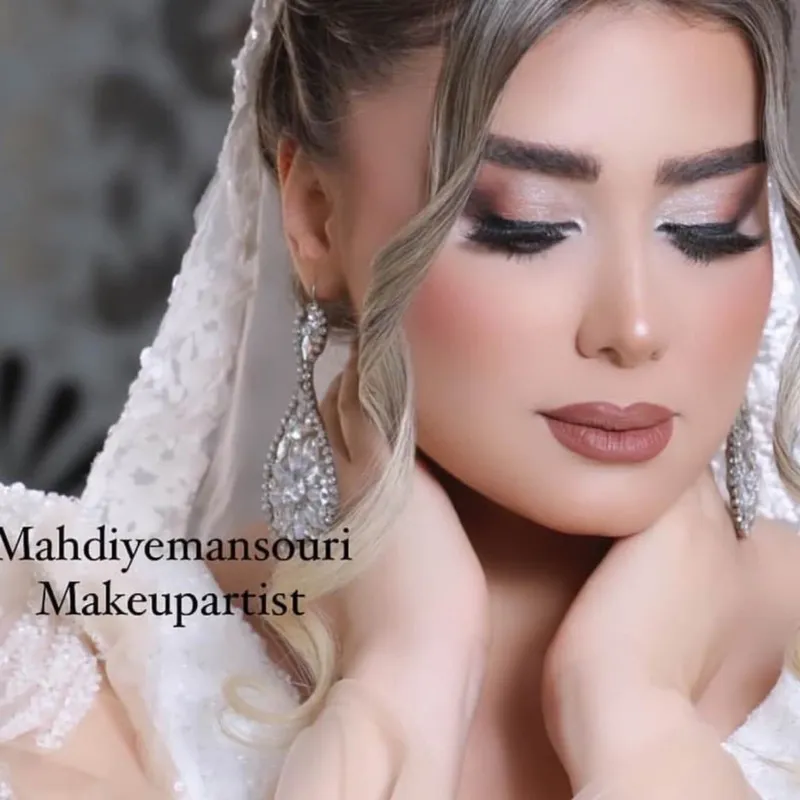 میکاپ ارتیست حرفه ای 