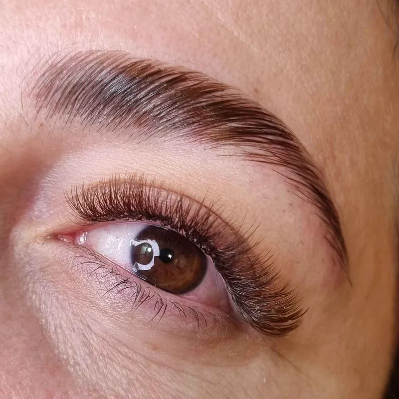 اکستنشن والیوم قهوه ای و لیفت ابرو