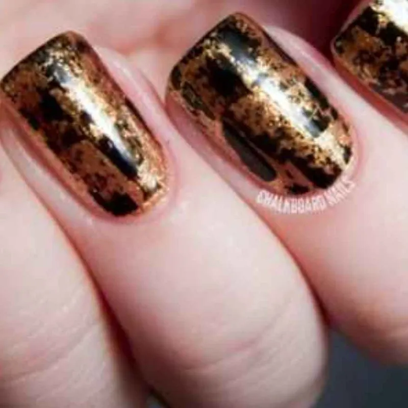 ترکیب رنگ طلایی ومشکی 