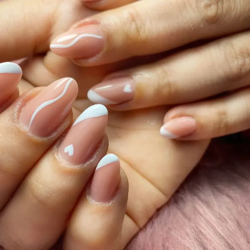 ترمیم ناخن با طراحی دلخواه شما