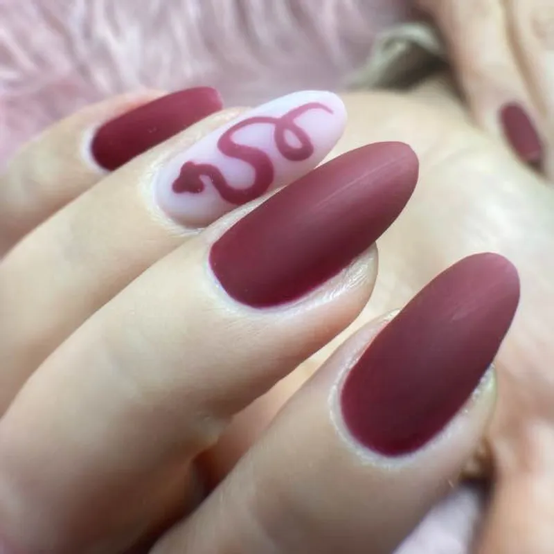 کاشت و طراحی ناخن مات