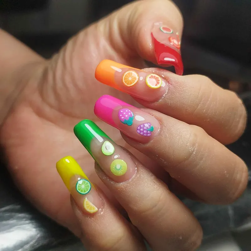 کاشت ناخن ودیزاین 