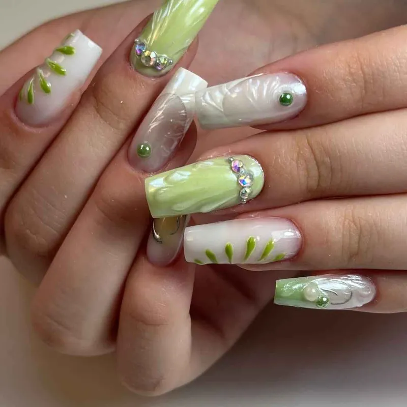 کاشت ودیزایین ناخن.