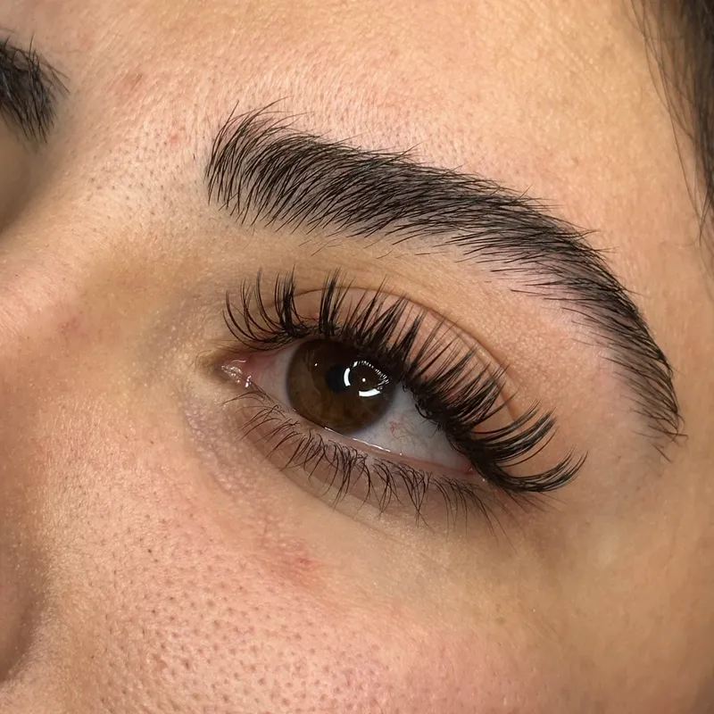 لیفت ابرو و مژه و اکستنشن مژه