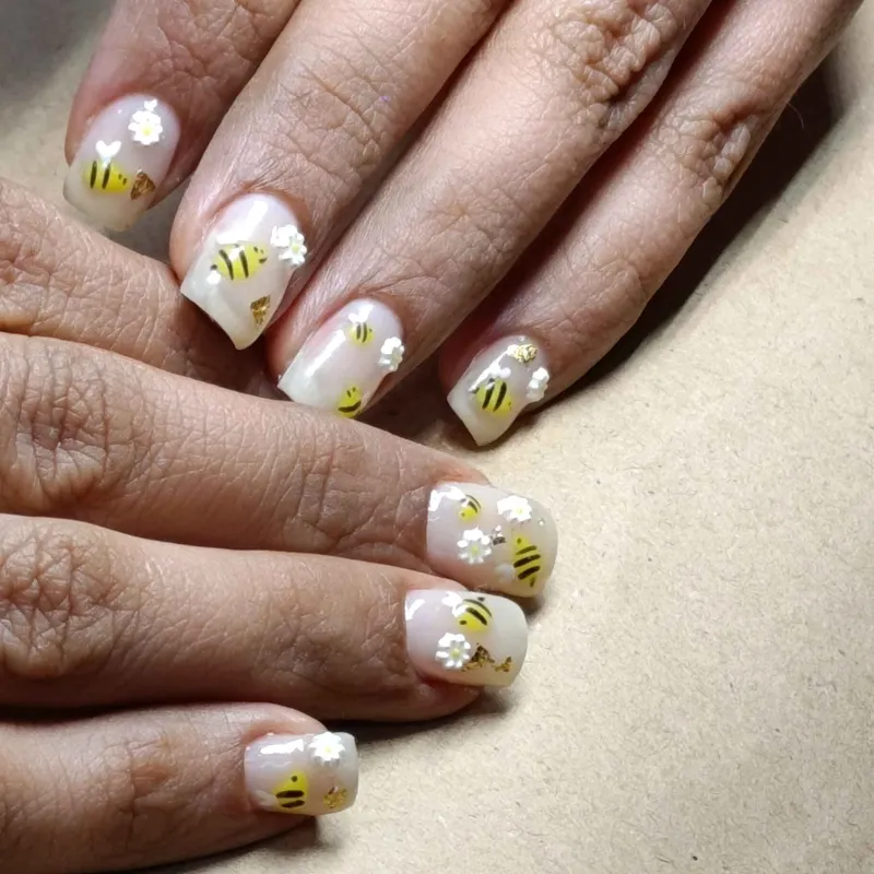 لمینت ناخن طبیعی با طراحی برجسته