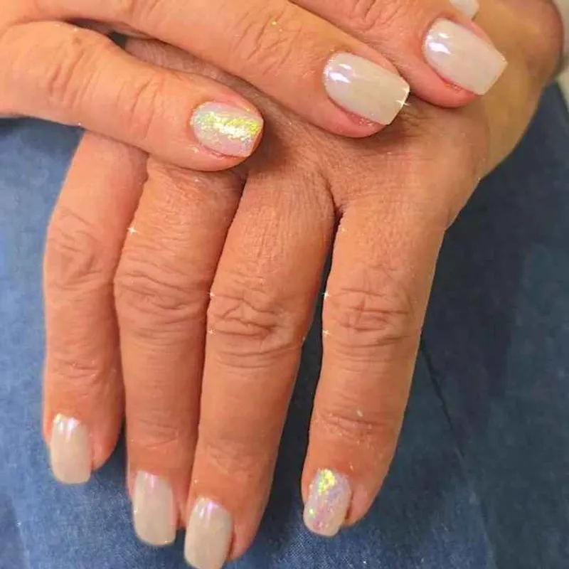 خدمات ناخن با ارائه مدرک فنی حرفه ای 