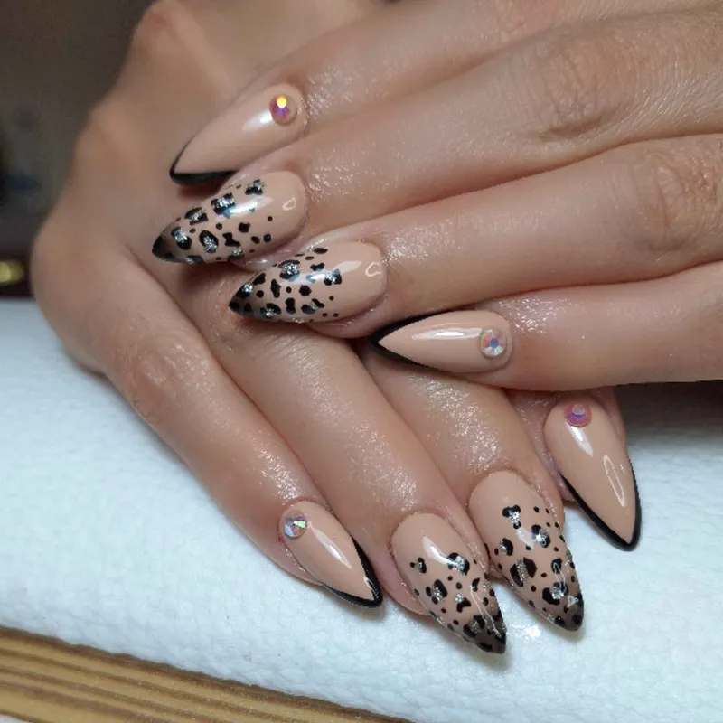 ترمیم ناخن و طرح پلنگی شیک