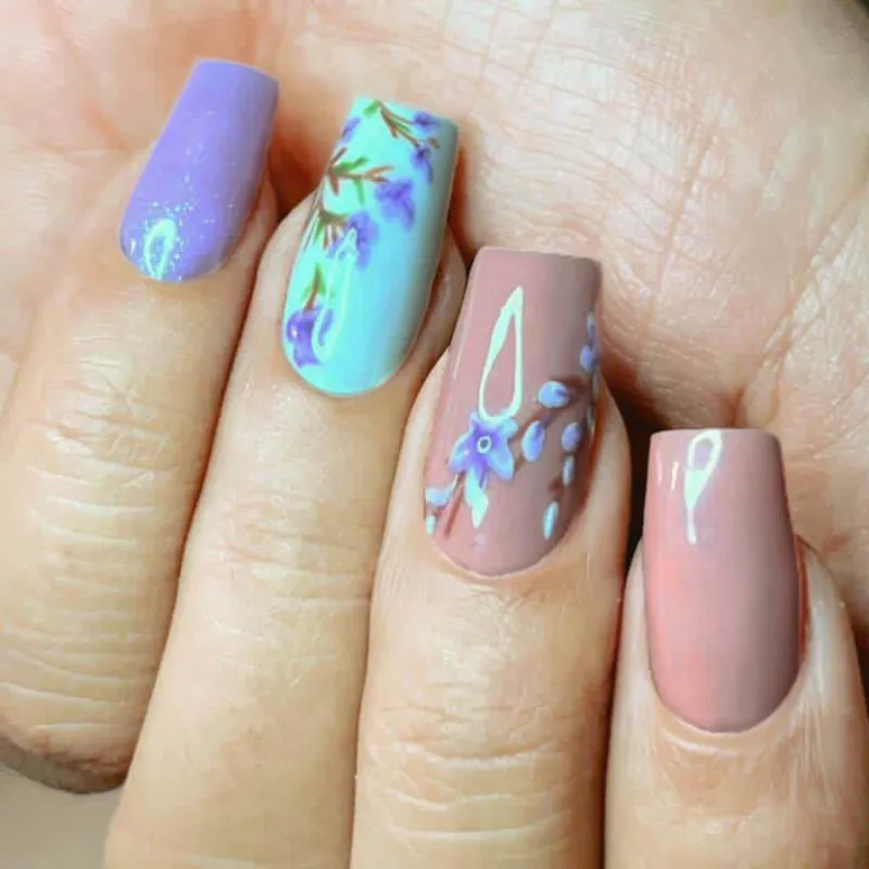 کاشت و طراحی ناخن