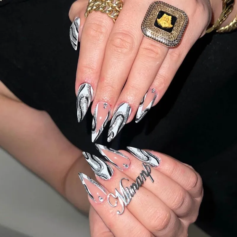 اموزش و خدمات ناخن