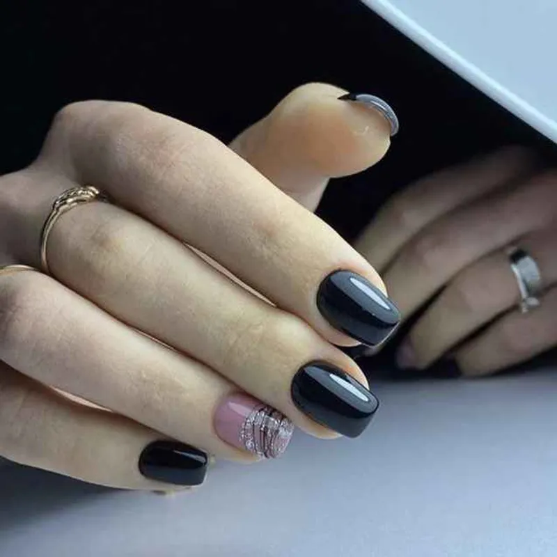 خدمات و آموزش ناخن شبنم نوروزی با ارائه مدرک فنی و حرفه ای