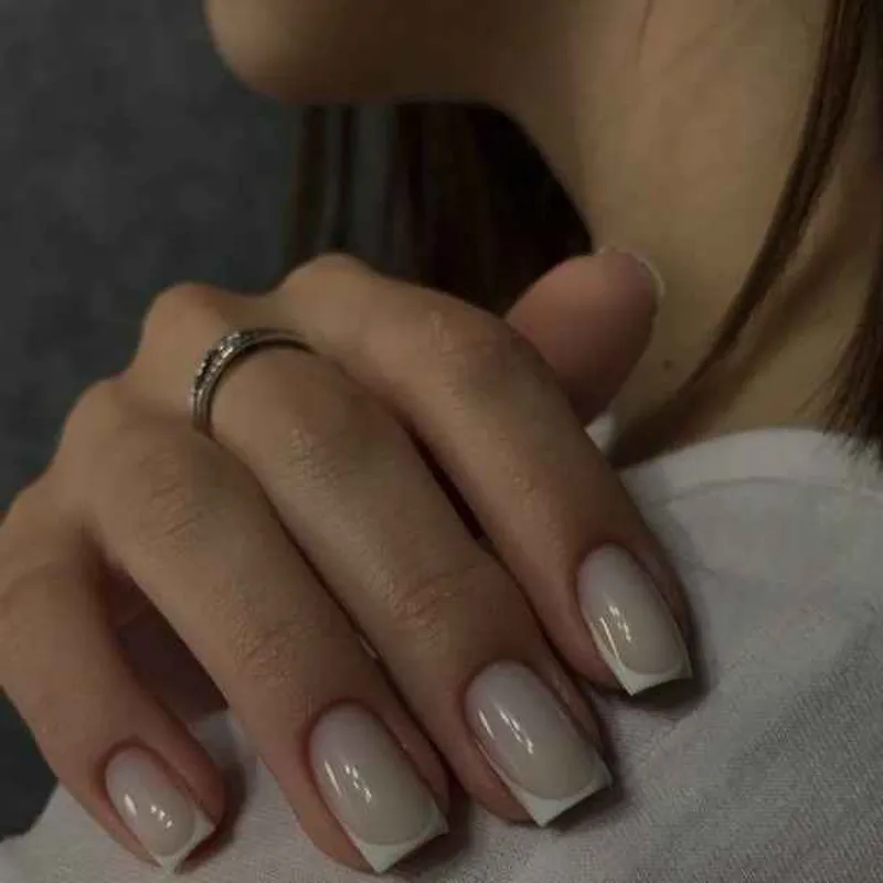 خدمات و آموزش ناخن شبنم نوروزی با ارائه مدرک فنی و حرفه ای 