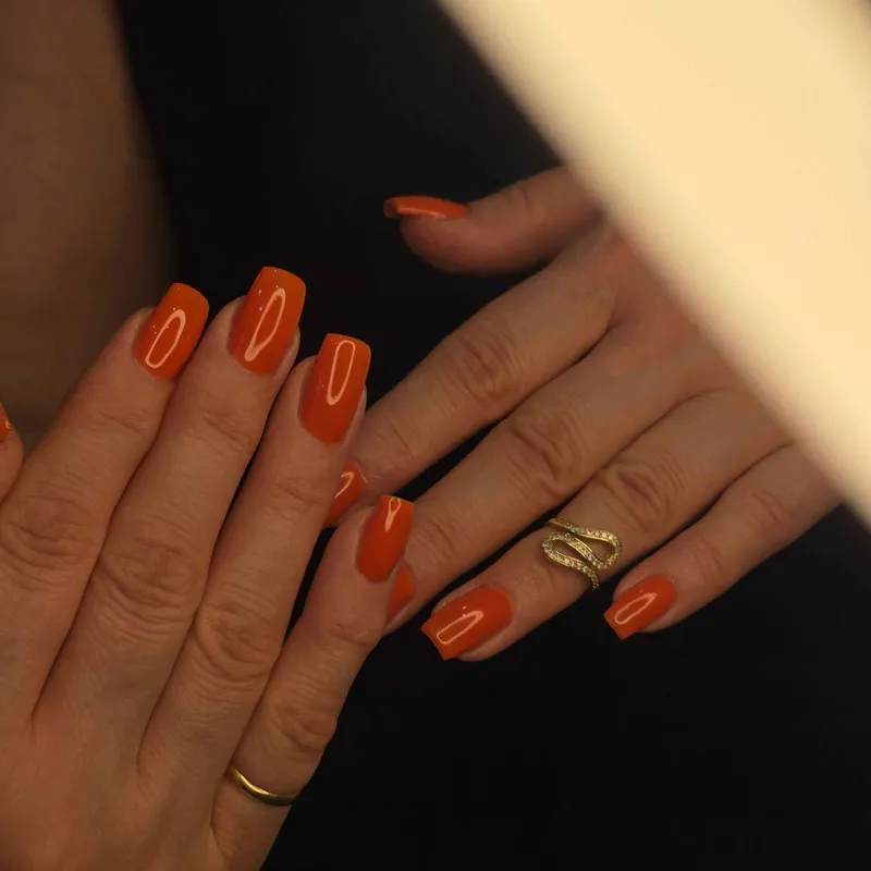 خدمات و آموزش ناخن شبنم نوروزی با ارائه مدرک فنی و حرفه ای 