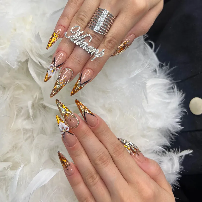 کاشت گریم مینا نوری