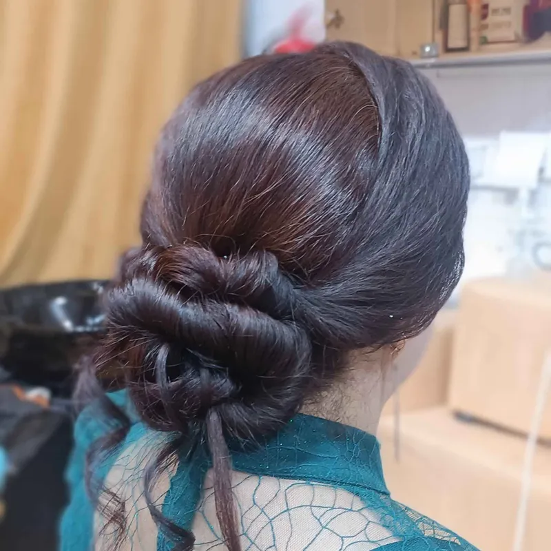 شنیون پایین سر