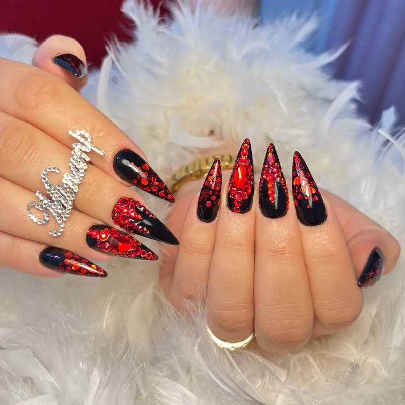 کاشت اکرلیک گریم و دیزاین سواروسکی مینا نوری