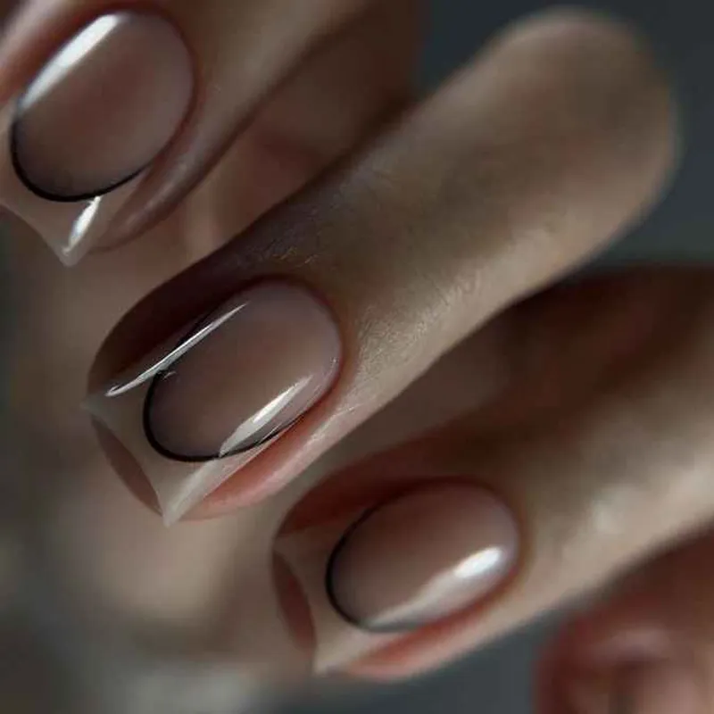 خدمات و آموزش ناخن شبنم نوروزی با ارائه مدرک فنی و حرفه ای