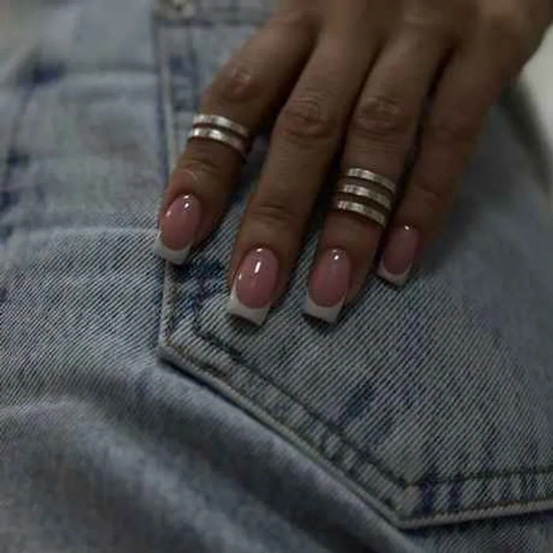 خدمات و آموزش ناخن شبنم نوروزی با ارائه مدرک فنی و حرفه ای