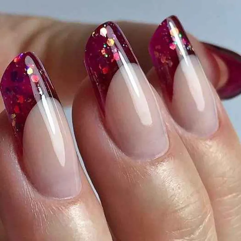 خدمات و آموزش ناخن شبنم نوروزی با ارائه مدرک فنی و حرفه ای