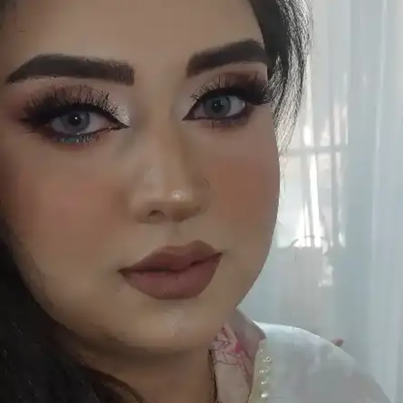 میکاپ گوشه تیره