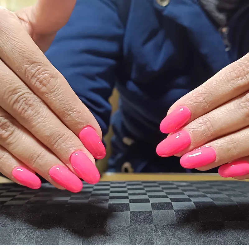 کاشت پلی ژل و لمینیت ناخن