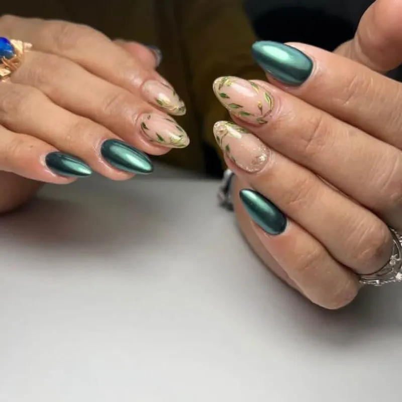 مانیکور و کاشت ناخن