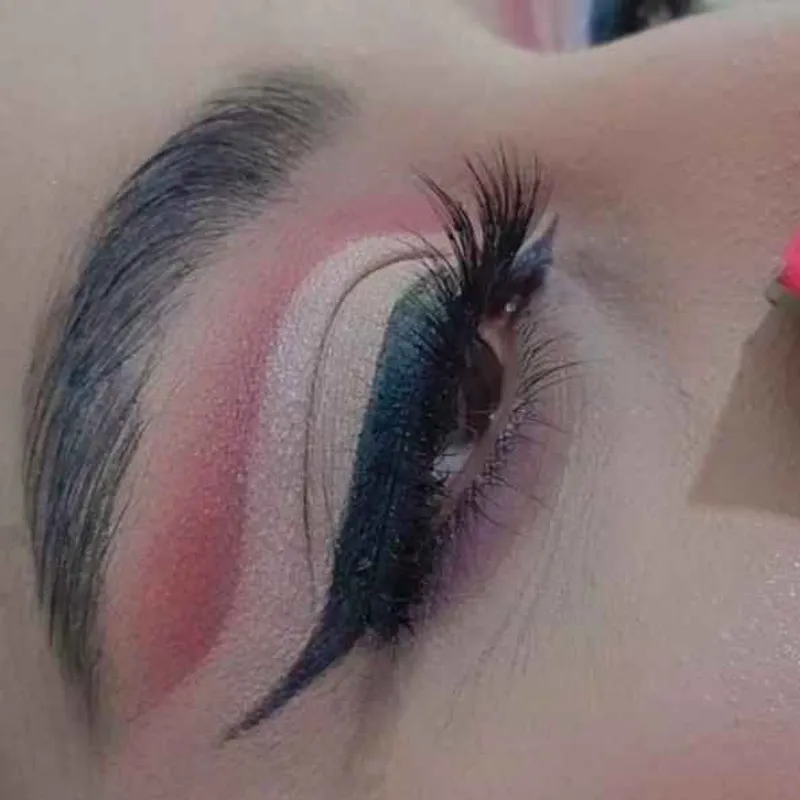 میکاپ چشم خطی 