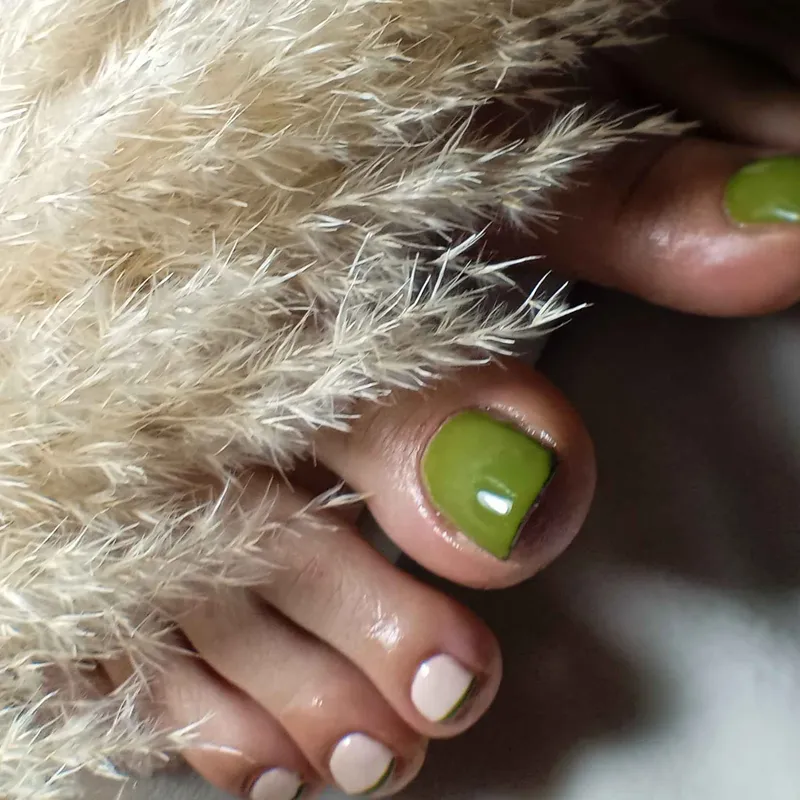 خدمات کاشت ناخن متریال ژل 