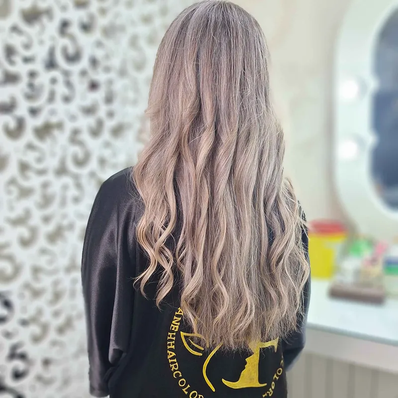 مرکز تخصصی رنگ ومش و کراتین واحیا فرزانه محمدی 